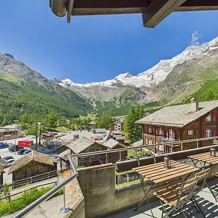Family & Friends In Saas-Fee